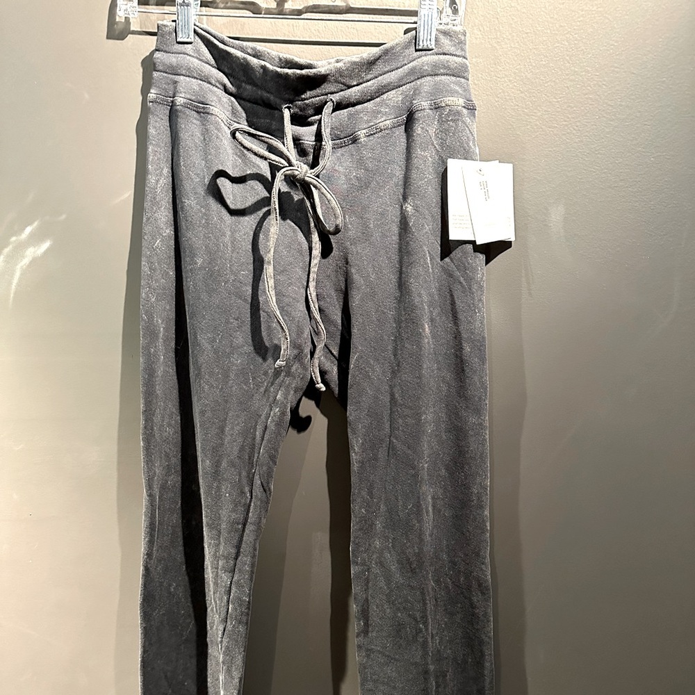 NWT Beyond Yoga joggers, size S